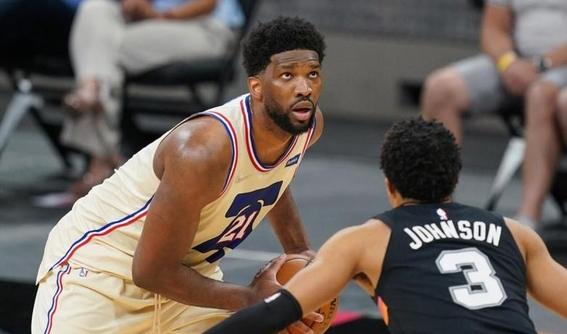 九游体育关于今晨CBA季后赛焦点战,费城76人单刀错失,震撼外界,更衣室氛围转暖的信息