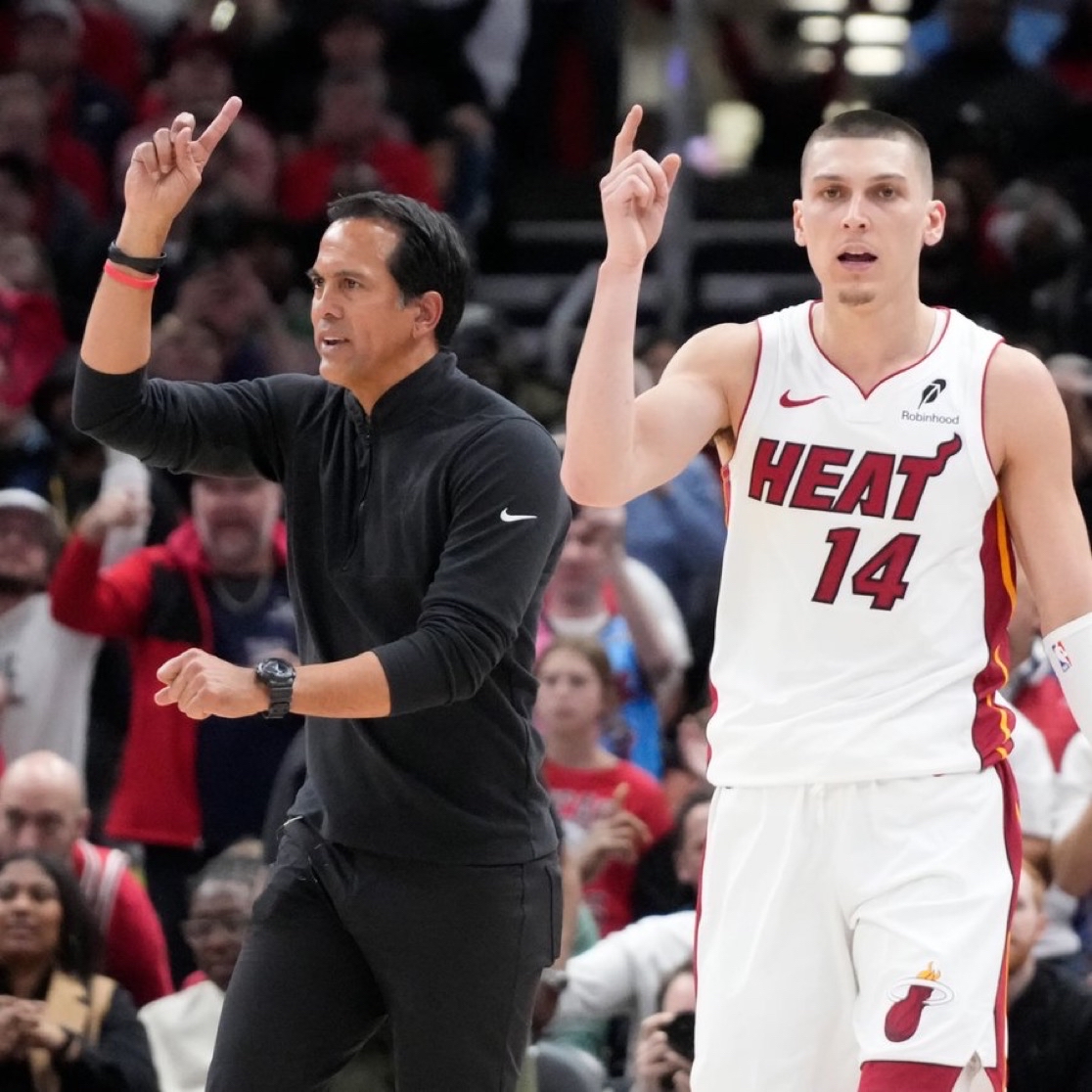 九游体育下载清晨体能课后;迈阿密热火战术微调备战NBA总决赛;媒体盛赞;身体对抗强度拉满的简单介绍